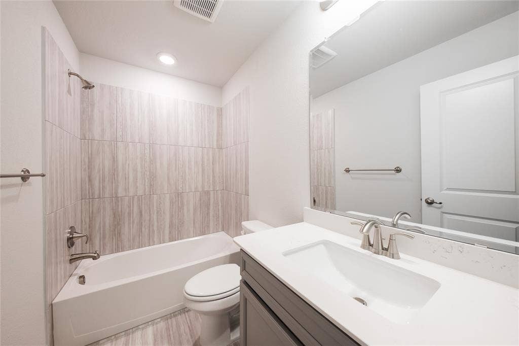2116 Naples Drive, Rowlett, TX 75088 Bath 3