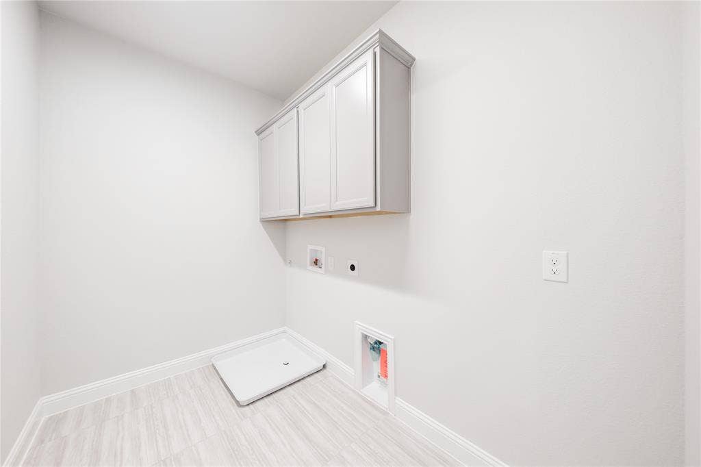 2116 Naples Drive, Rowlett, TX 75088 Laundry