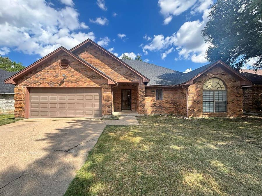Property photo for 6515 Tempest Drive, Arlington, TX
