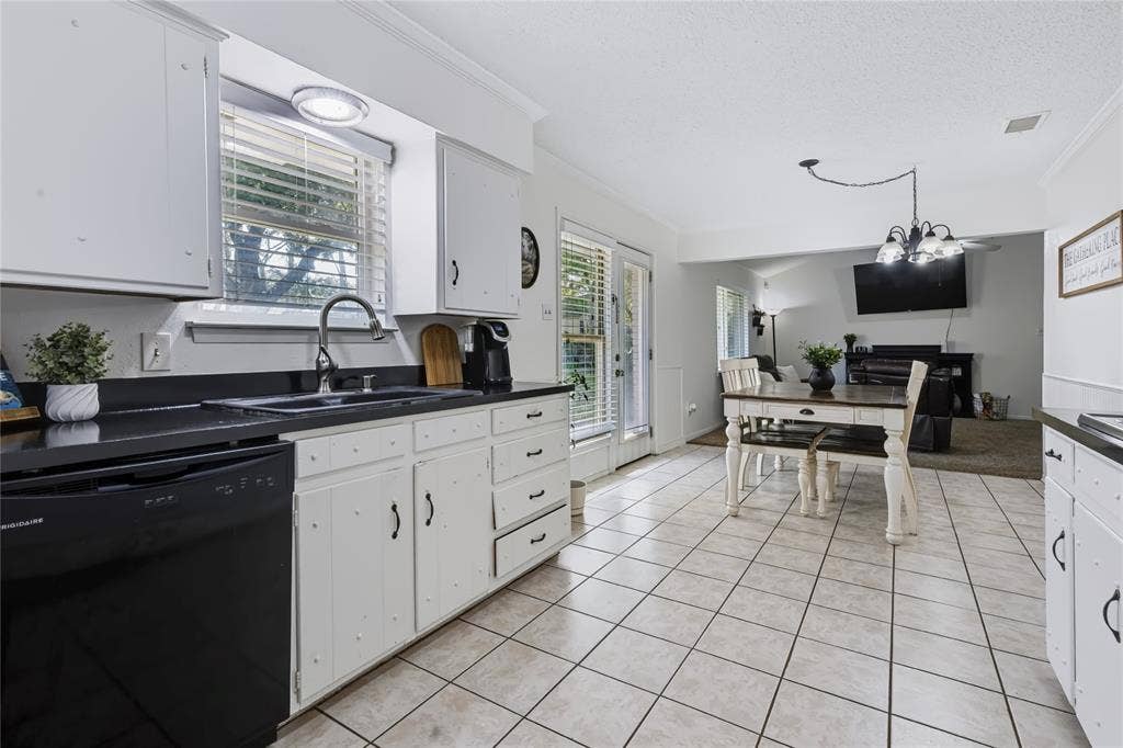 1508 Yucca Street, Midlothian, TX 76065