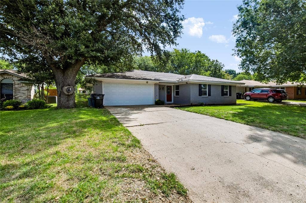 1508 Yucca Street, Midlothian, TX 76065