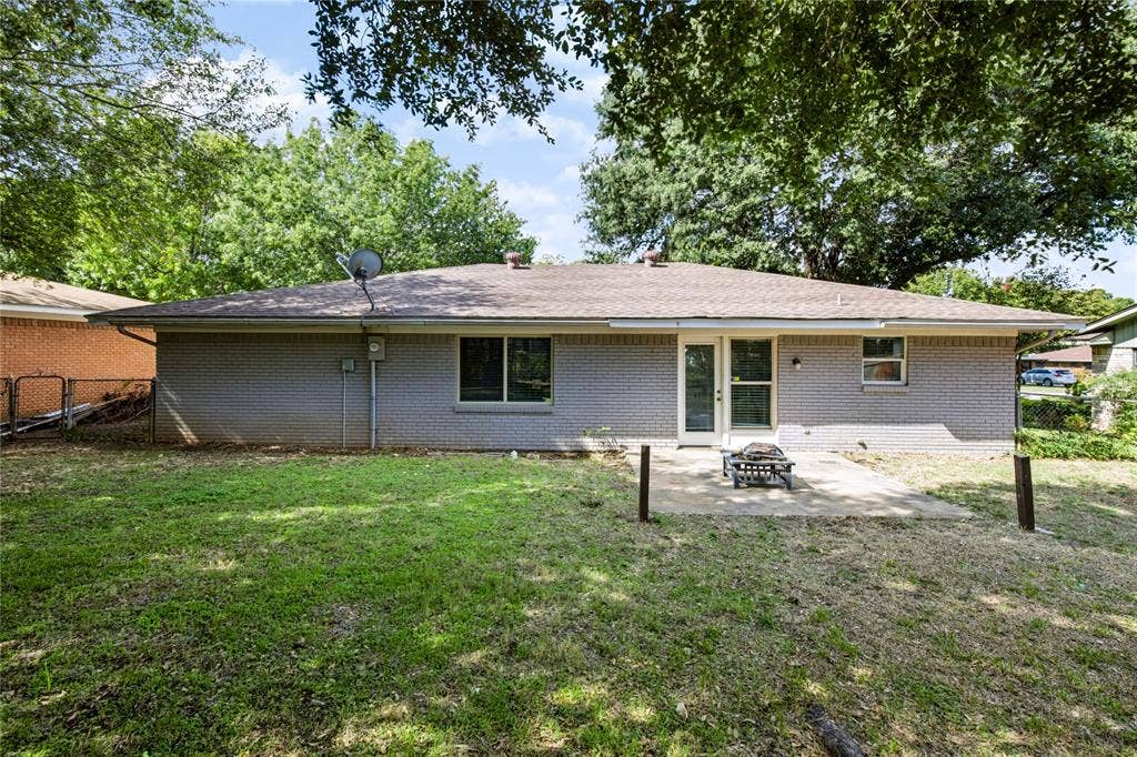 1508 Yucca Street, Midlothian, TX 76065