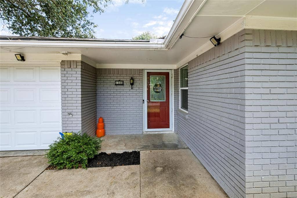 1508 Yucca Street, Midlothian, TX 76065