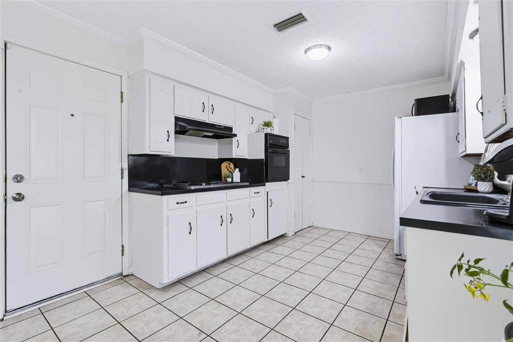 1508 Yucca Street, Midlothian, TX 76065