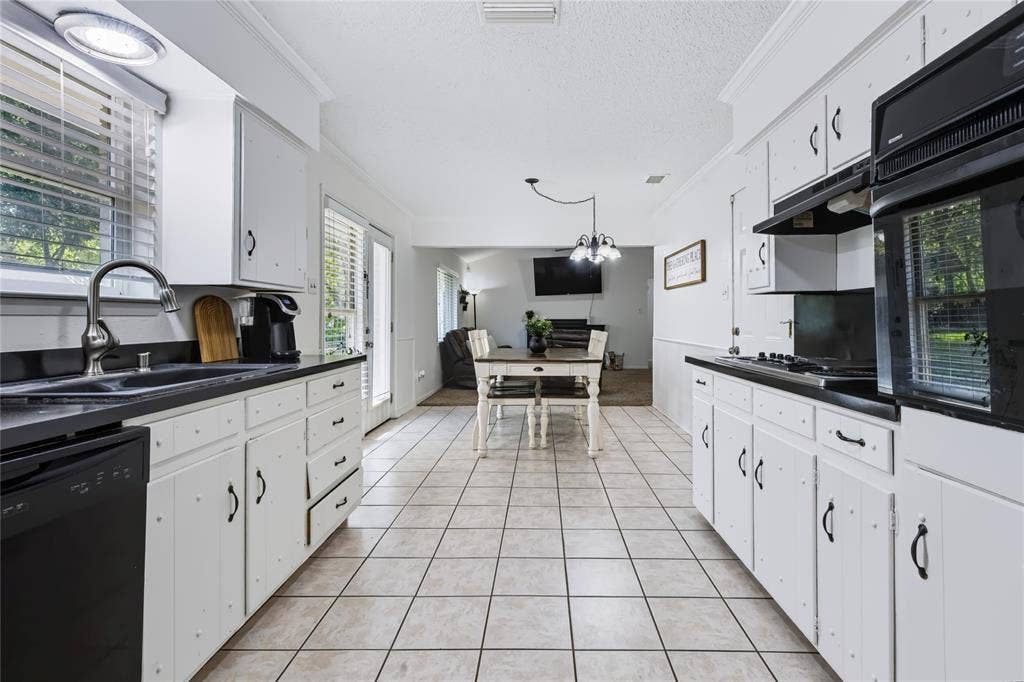 1508 Yucca Street, Midlothian, TX 76065