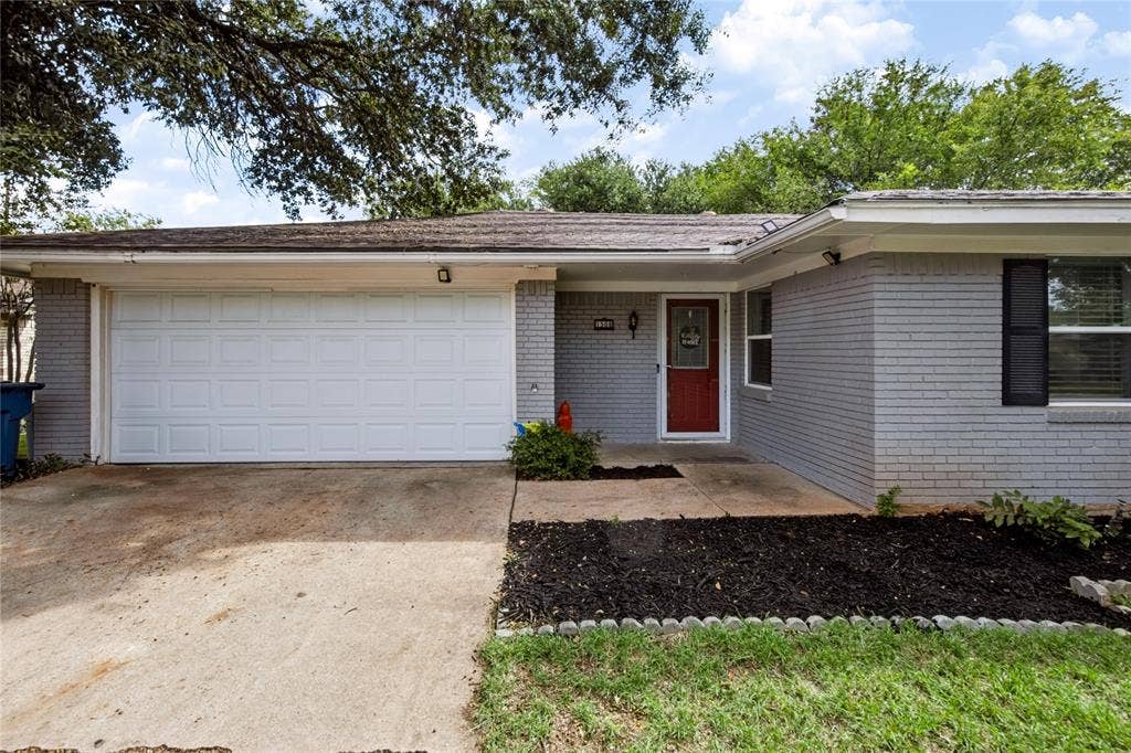1508 Yucca Street, Midlothian, TX 76065
