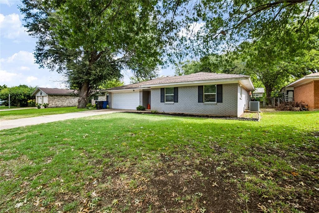 1508 Yucca Street, Midlothian, TX 76065