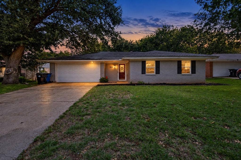 1508 Yucca Street, Midlothian, TX 76065
