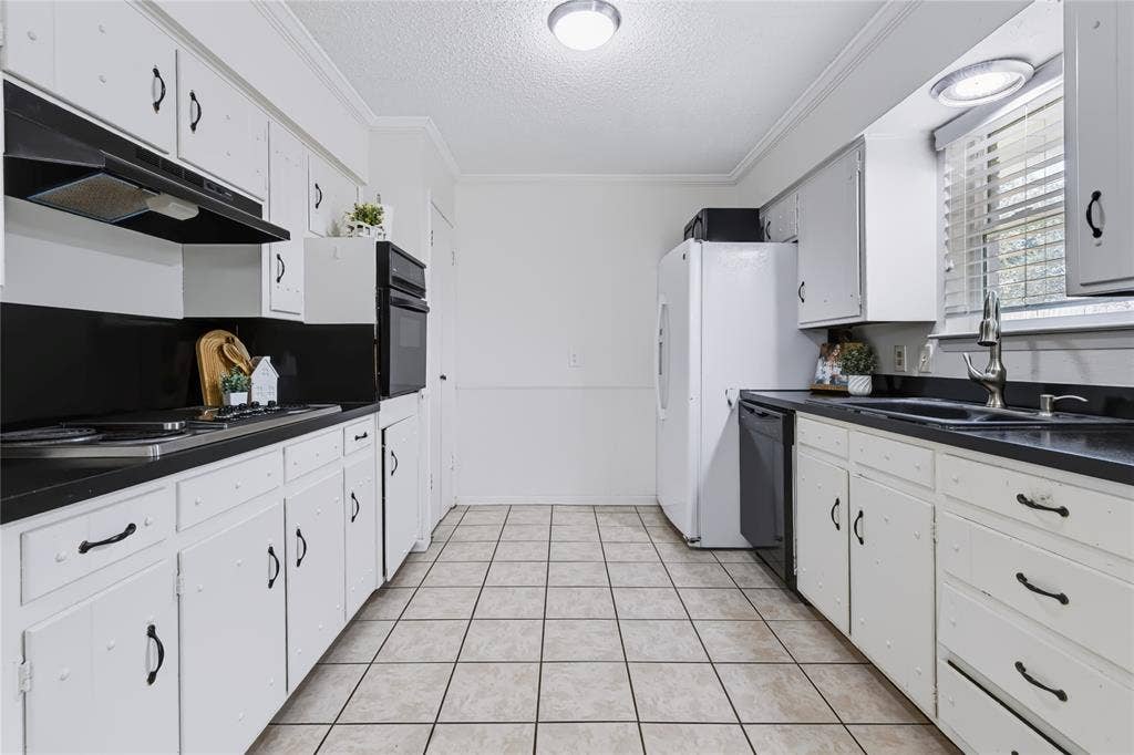 1508 Yucca Street, Midlothian, TX 76065