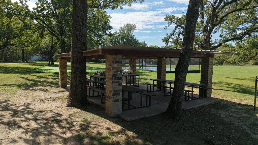 409 Oak Creek Drive, Tool, TX 75143 Community picnic pavilion with shaded seating and grilling area.