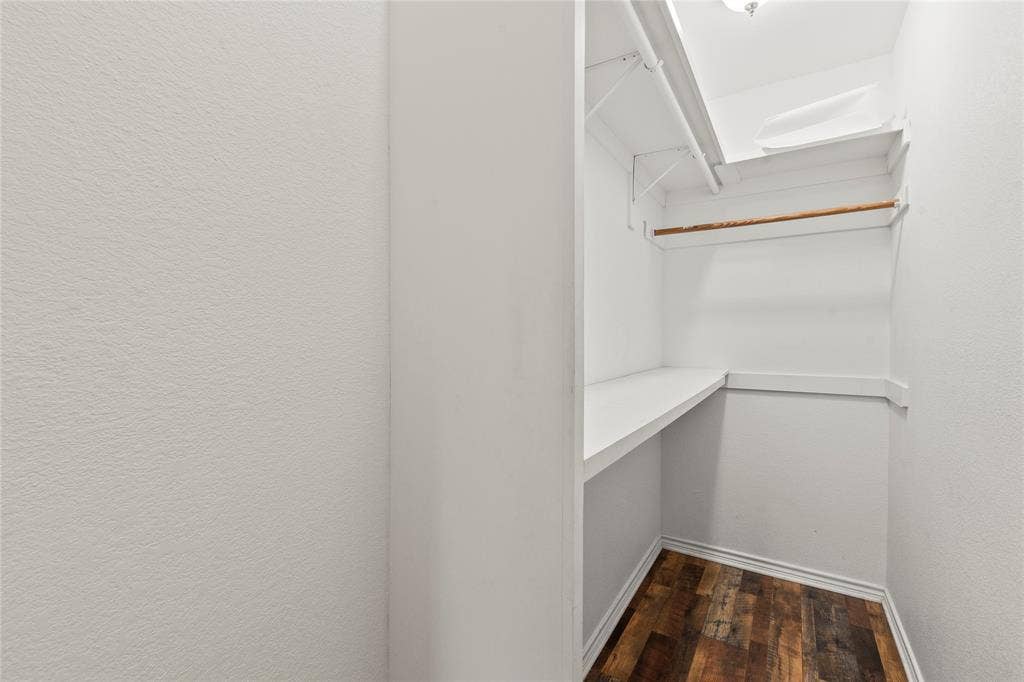 409 Oak Creek Drive, Tool, TX 75143 Primary Closet