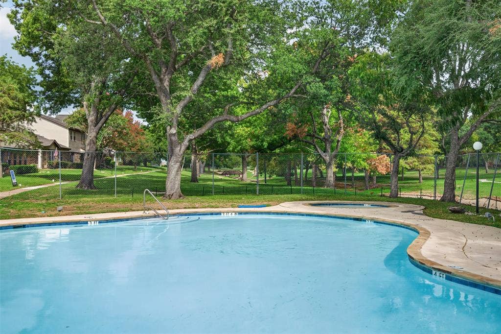 Community Pool - Get Refreshed & Relax!