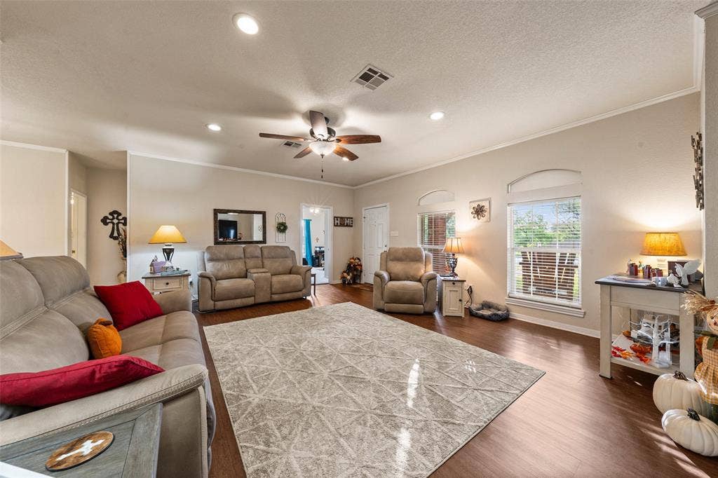 901 Dogwood Street, Robinson, TX 76706 901 Dogwood Street, Robinson, TX 76706