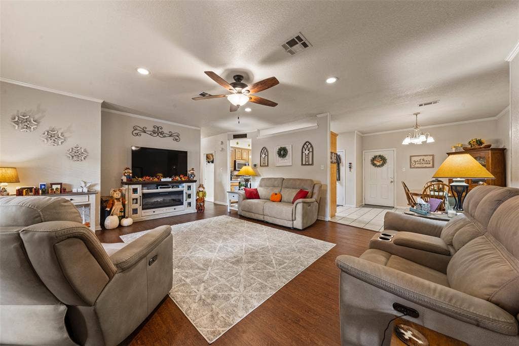 901 Dogwood Street, Robinson, TX 76706 901 Dogwood Street, Robinson, TX 76706