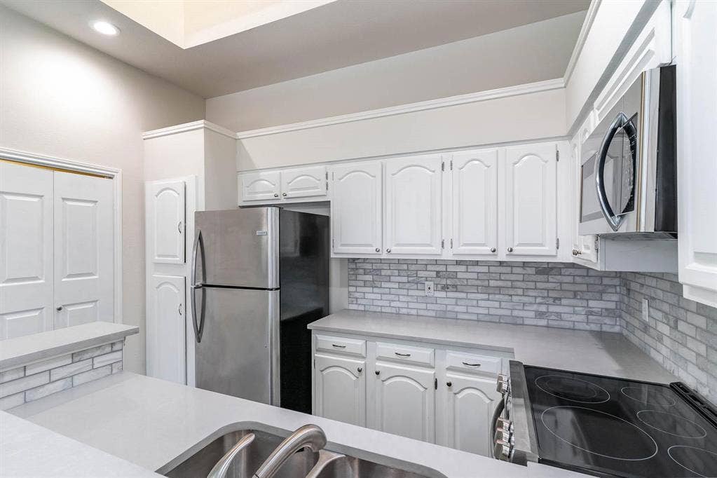9709 Springtree Lane, Dallas, TX 75243 9709 Springtree Lane, Dallas, TX 75243