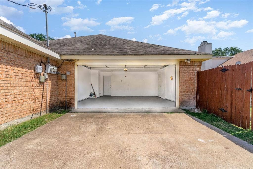 9709 Springtree Lane, Dallas, TX 75243 9709 Springtree Lane, Dallas, TX 75243