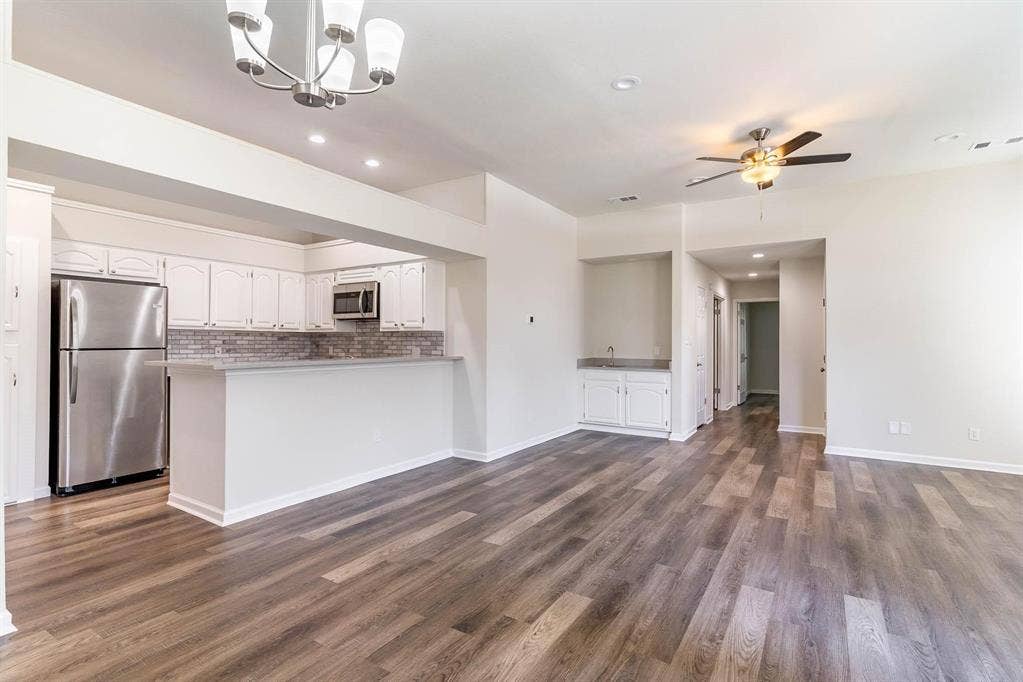 9709 Springtree Lane, Dallas, TX 75243 9709 Springtree Lane, Dallas, TX 75243