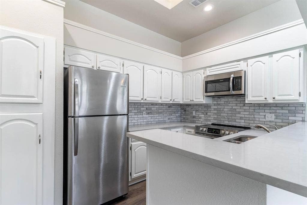 9709 Springtree Lane, Dallas, TX 75243 9709 Springtree Lane, Dallas, TX 75243