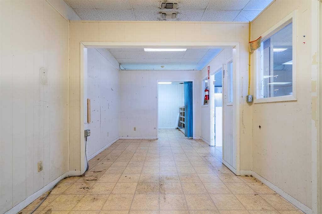 2815 Kari Lane, Greenville, TX 75402 Area for office space