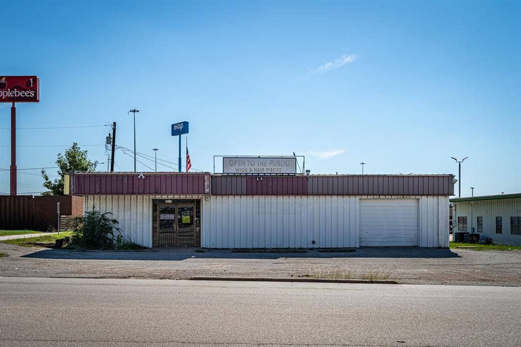 2815 Kari Lane, Greenville, TX 75402 Come begin your business here!