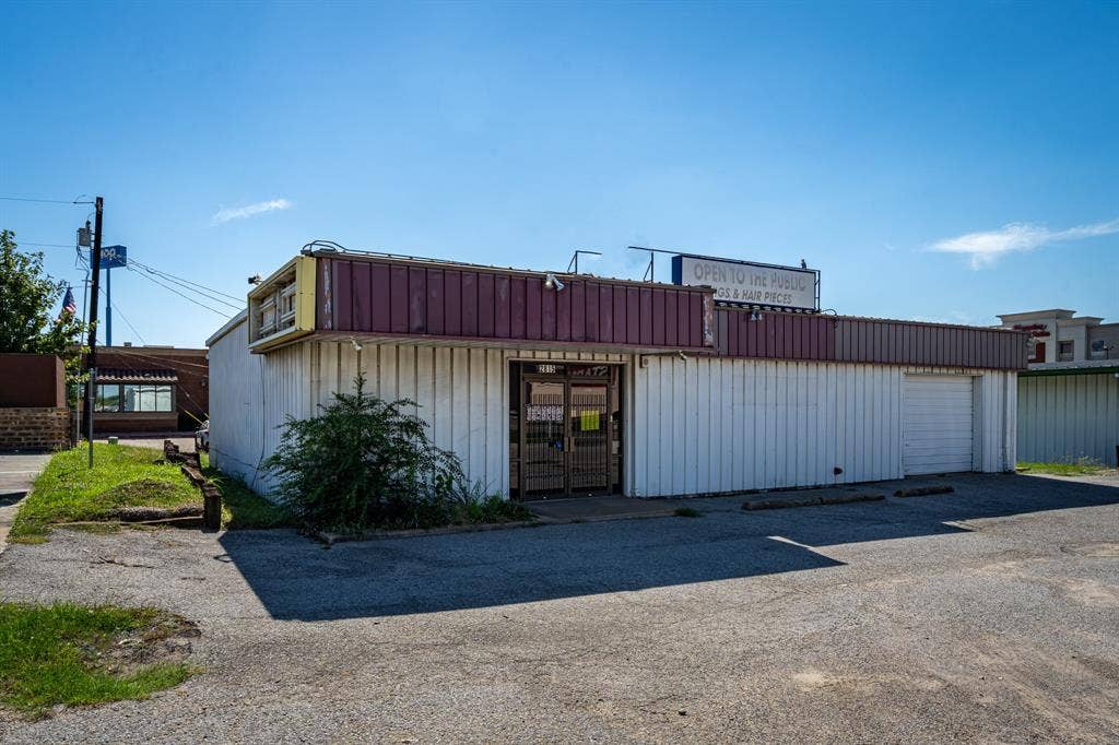 2815 Kari Lane, Greenville, TX 75402 Definite traffic count in this location!