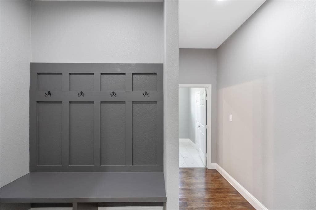 10560 Lago Vista, Quinlan, TX 75474 Mudroom with dark wood-style floors and baseboards