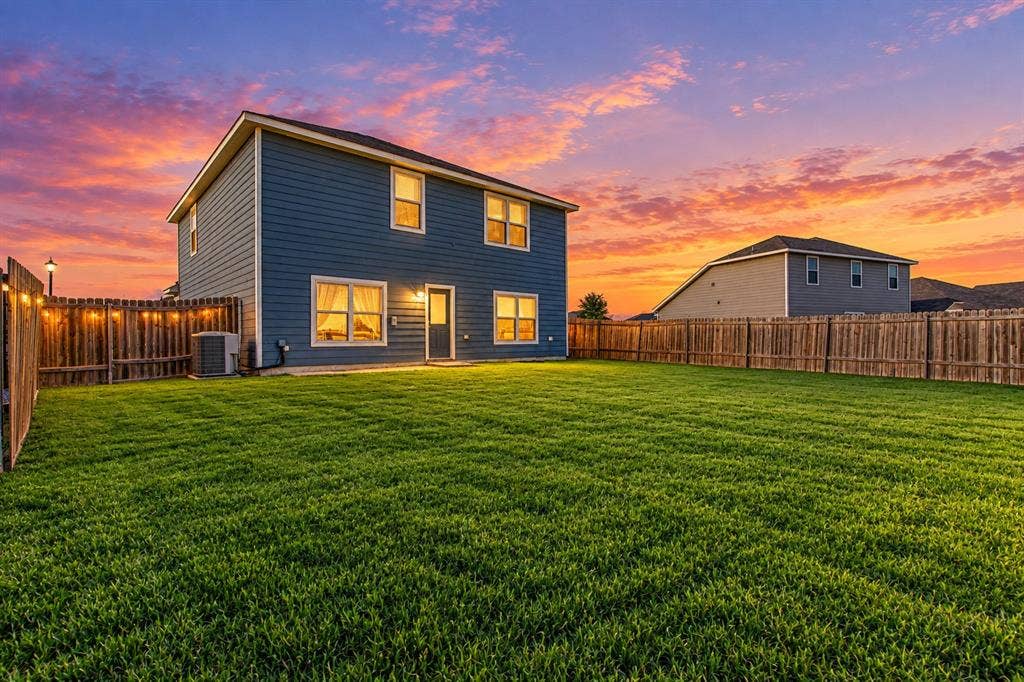 122 Crockett Way, Venus, TX 76084