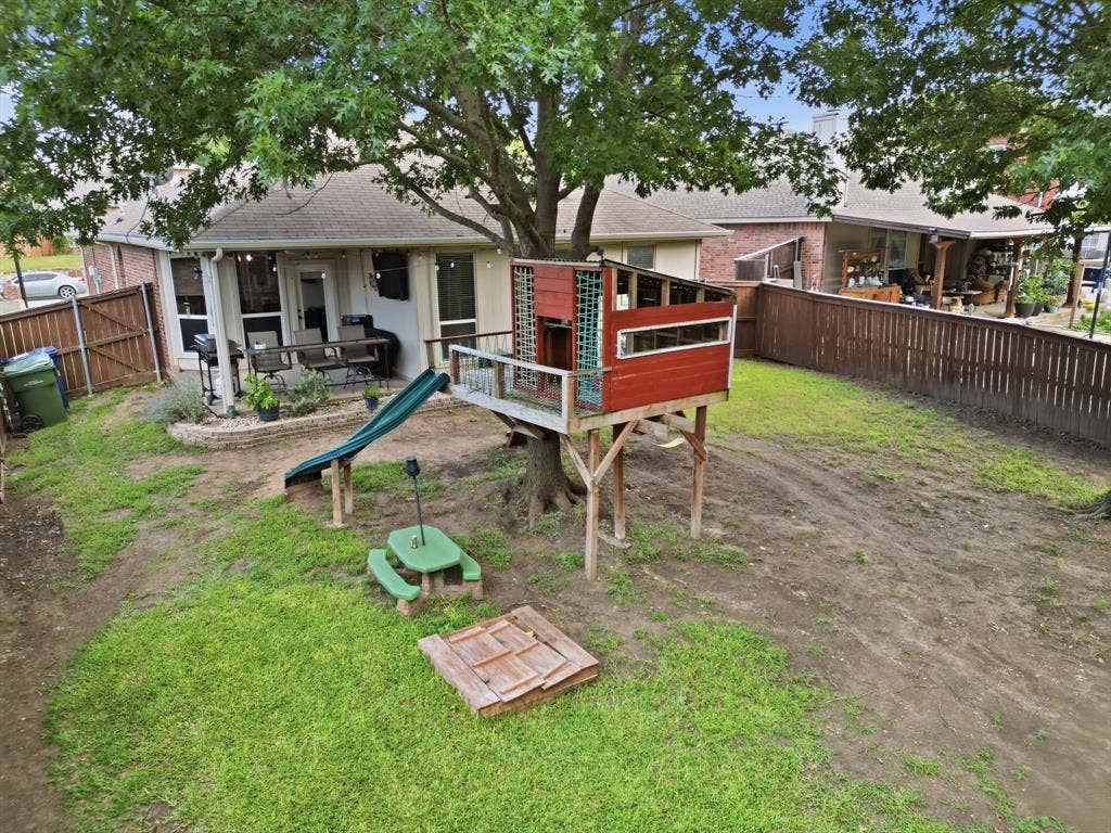 Photo was taken prior to owner vacating.