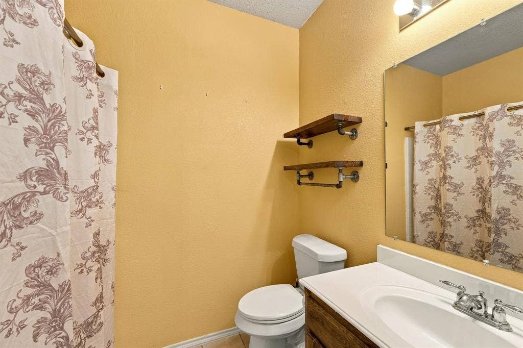 1953 Rustic Creek Drive, Garland, TX 75040