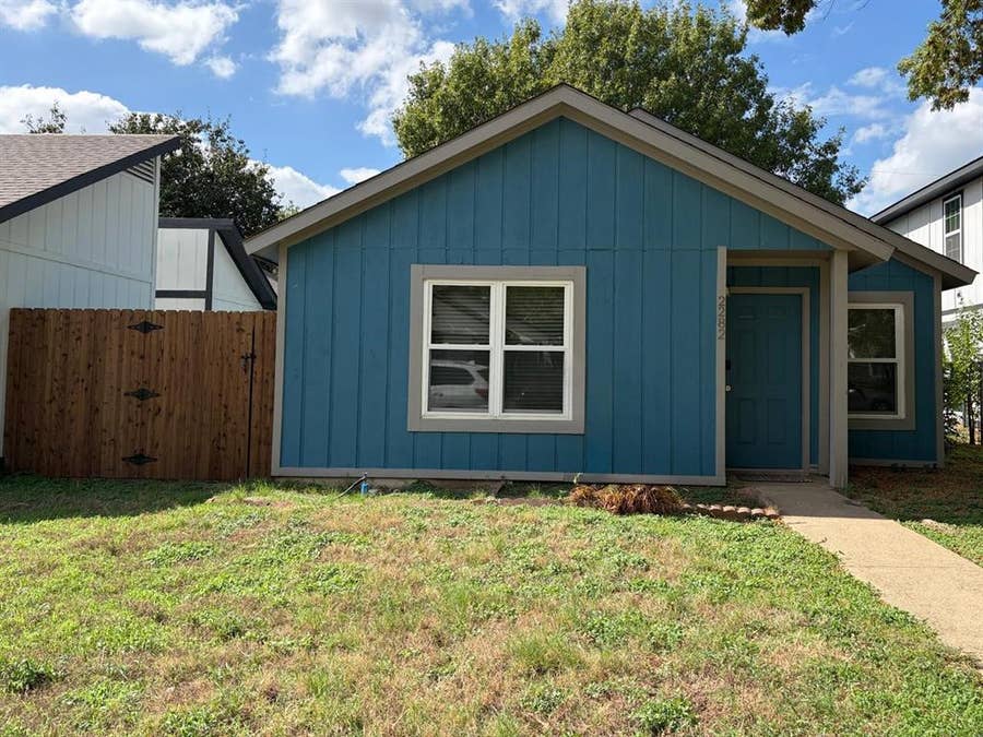 Property photo for 2282 Nantucket Village Circle, Dallas, TX