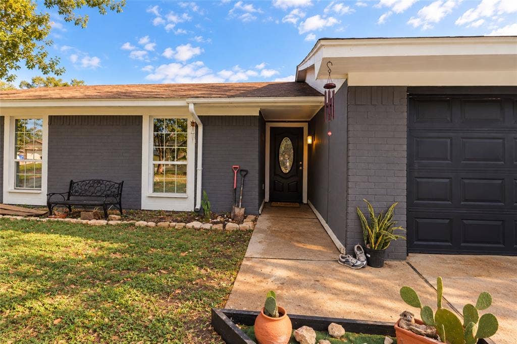 2108 Skylark Drive, Waco, TX 76712 2108 Skylark Drive, Waco, TX 76712