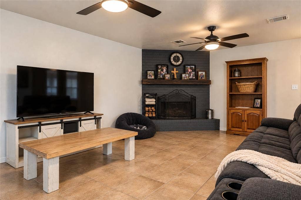 2108 Skylark Drive, Waco, TX 76712 2108 Skylark Drive, Waco, TX 76712