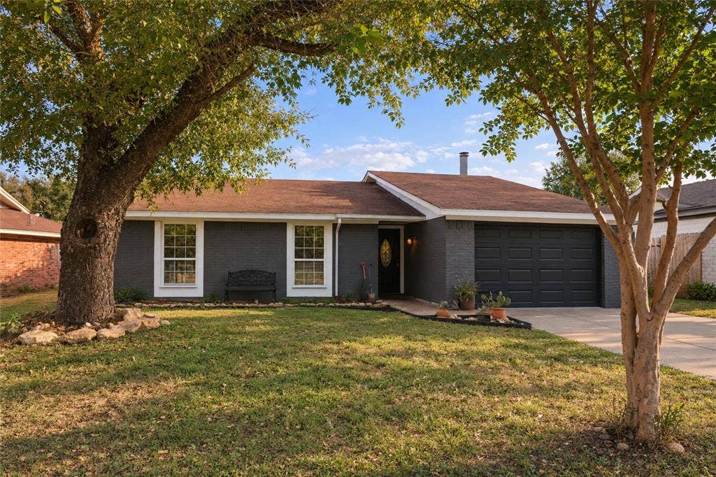 2108 Skylark Drive, Waco, TX 76712 2108 Skylark Drive, Waco, TX 76712
