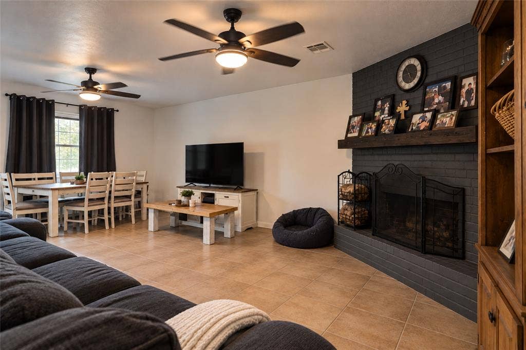 2108 Skylark Drive, Waco, TX 76712 2108 Skylark Drive, Waco, TX 76712