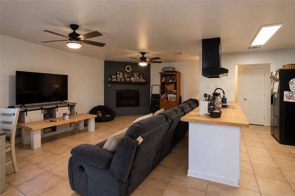 2108 Skylark Drive, Waco, TX 76712 2108 Skylark Drive, Waco, TX 76712