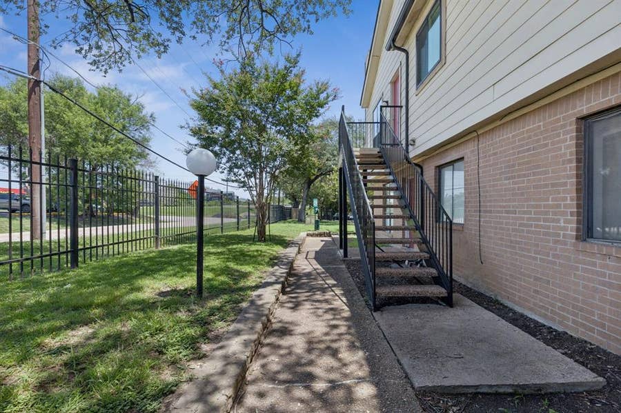 Property photo for 6646 E Lovers Lane, #104, Dallas, TX