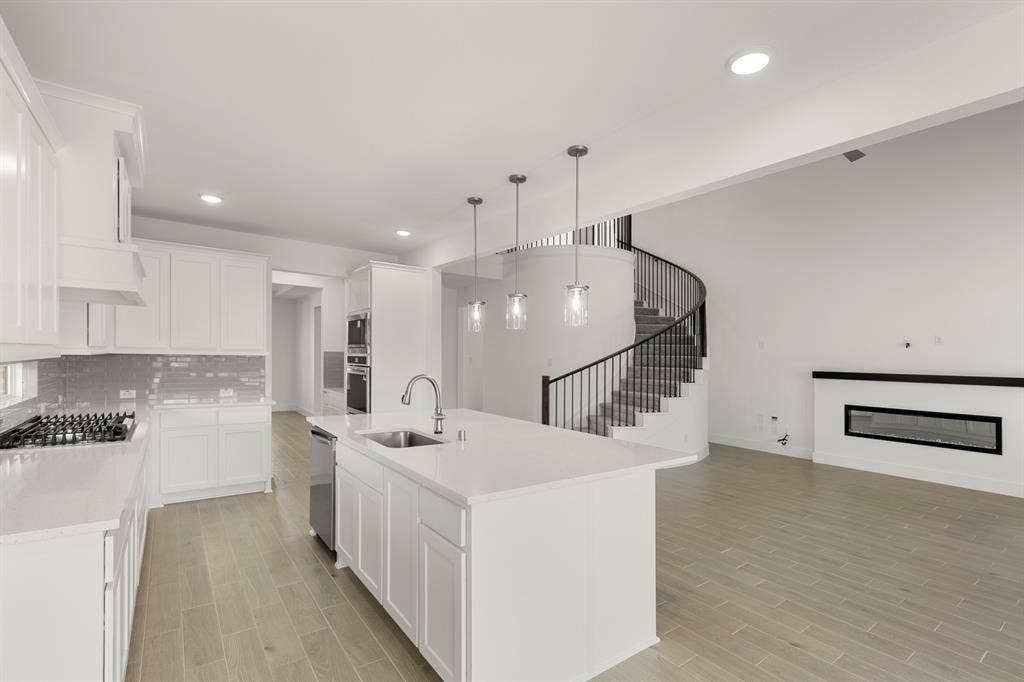 700 Golden Galaxy Way, Lucas, TX 75098 10_11. 700 Golden - Kitchen (3)