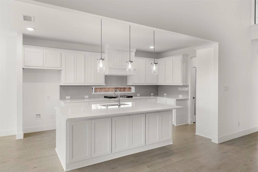 700 Golden Galaxy Way, Lucas, TX 75098 9_10. 700 Golden - Kitchen (2)