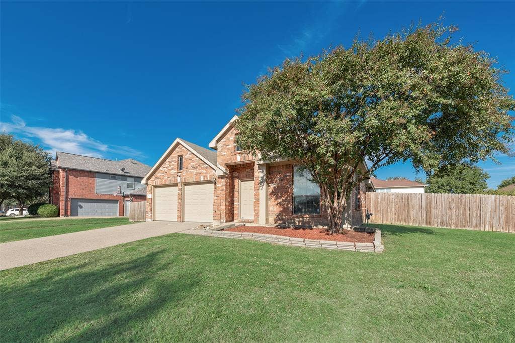 721 Honeysuckle Way, DeSoto, TX 75115 Conveniently located in DeSoto with easy access to major highways, and shopping!