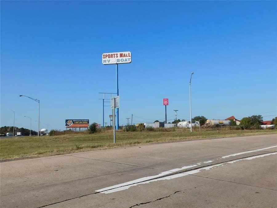 Property photo for 7295 Greenwood Road, Shreveport, LA