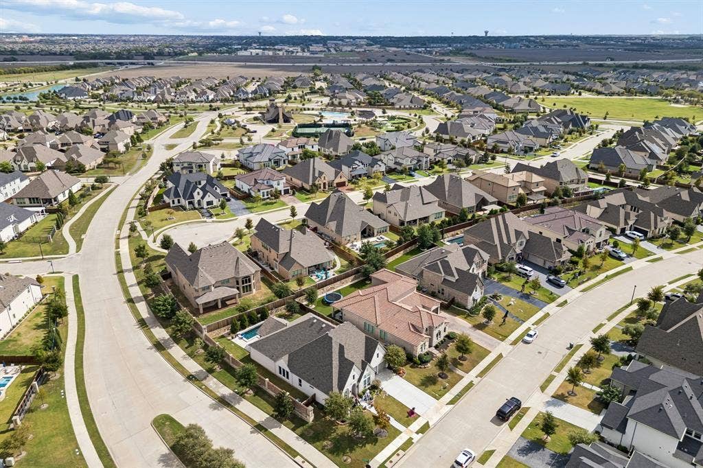 850 Star Meadow Drive, Prosper, TX 75078 The community pool, tennis, and clubhouse are only blocks away