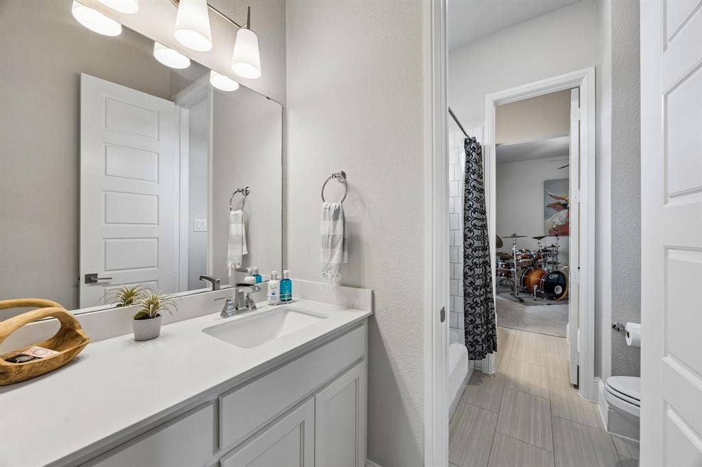 850 Star Meadow Drive, Prosper, TX 75078 Jack and Jill bathroom