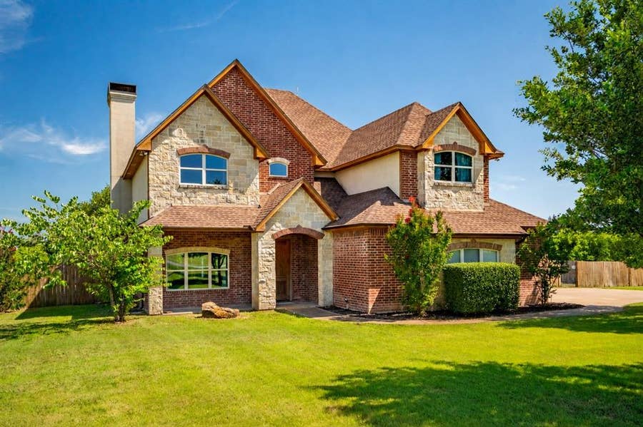 Property photo for 407 Valley View Court, Rio Vista, TX
