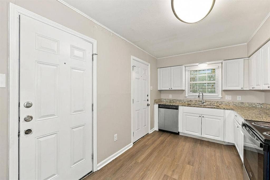 2118 Bergstrom Drive, Dallas, TX 75227 2118 Bergstrom Drive, Dallas, TX 75227