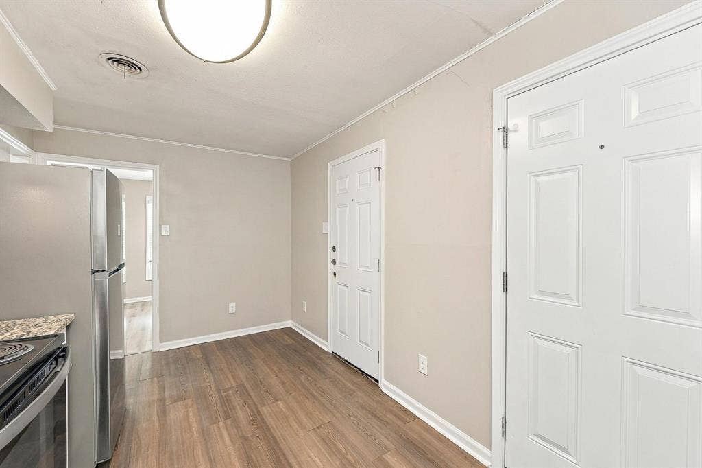2118 Bergstrom Drive, Dallas, TX 75227 2118 Bergstrom Drive, Dallas, TX 75227