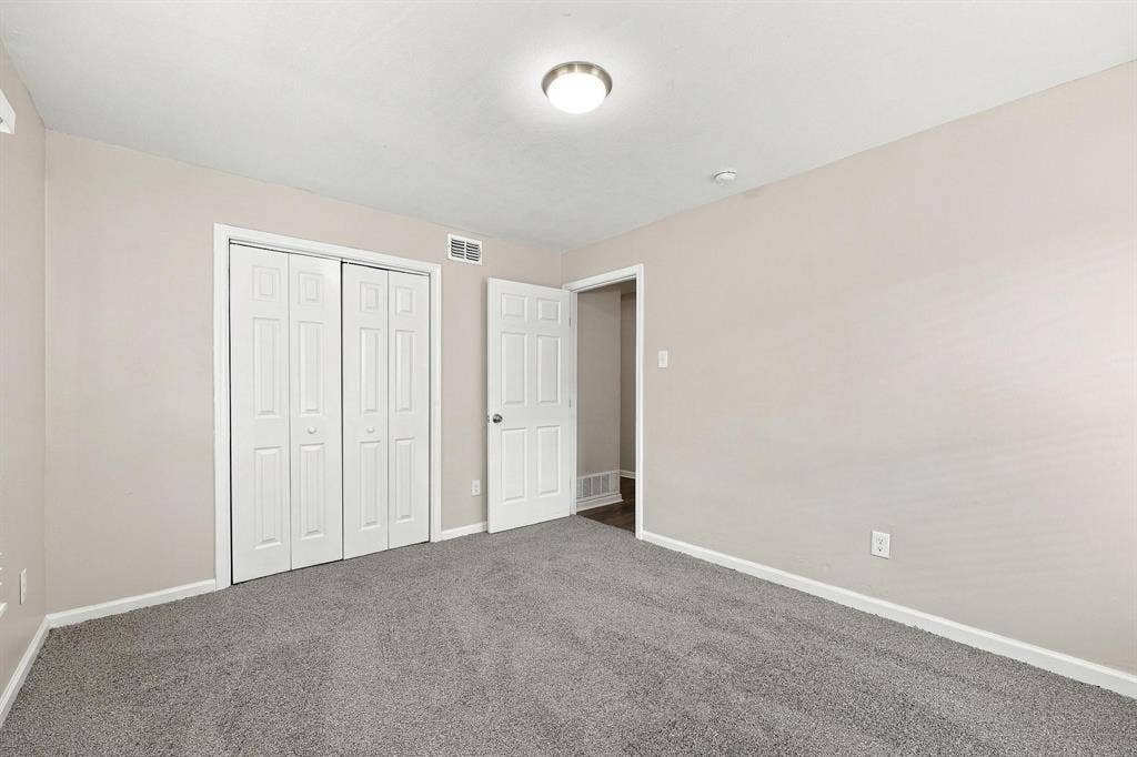 2118 Bergstrom Drive, Dallas, TX 75227 2118 Bergstrom Drive, Dallas, TX 75227