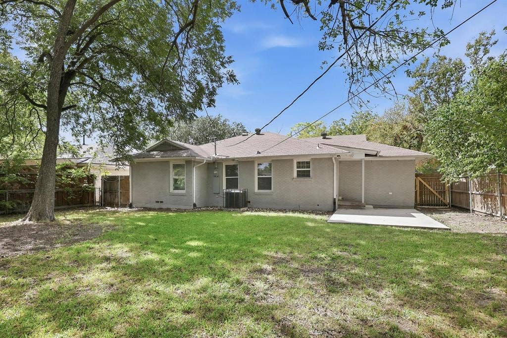 2118 Bergstrom Drive, Dallas, TX 75227 2118 Bergstrom Drive, Dallas, TX 75227
