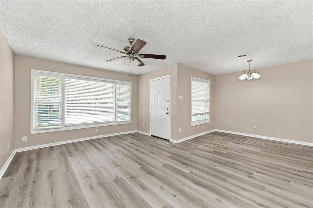 2118 Bergstrom Drive, Dallas, TX 75227 2118 Bergstrom Drive, Dallas, TX 75227