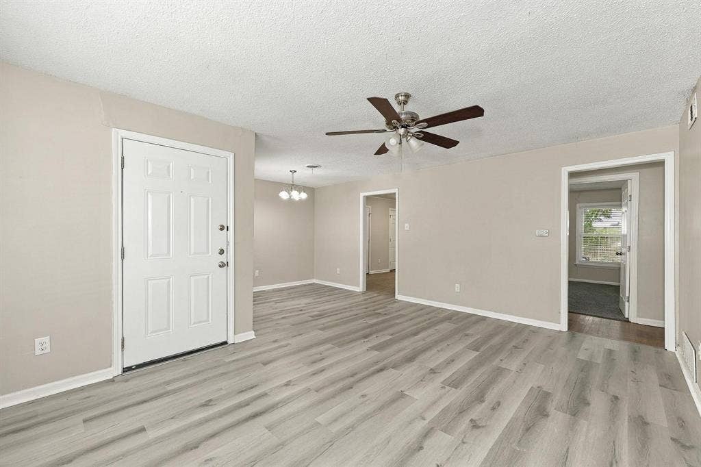 2118 Bergstrom Drive, Dallas, TX 75227 2118 Bergstrom Drive, Dallas, TX 75227