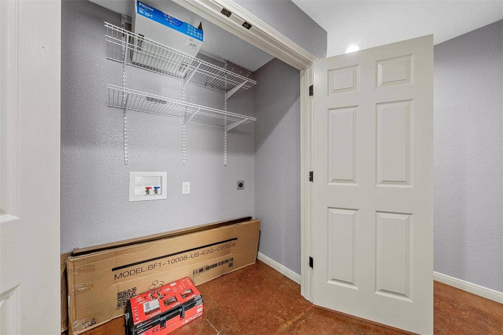 2125 Burnett Avenue, Waco, TX 76706 Unit A Laundry Area Hall